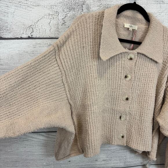 Entro Women's Cream Knit Button Front Oversized Crop Sweater Size Medium - Picture 3 of 7